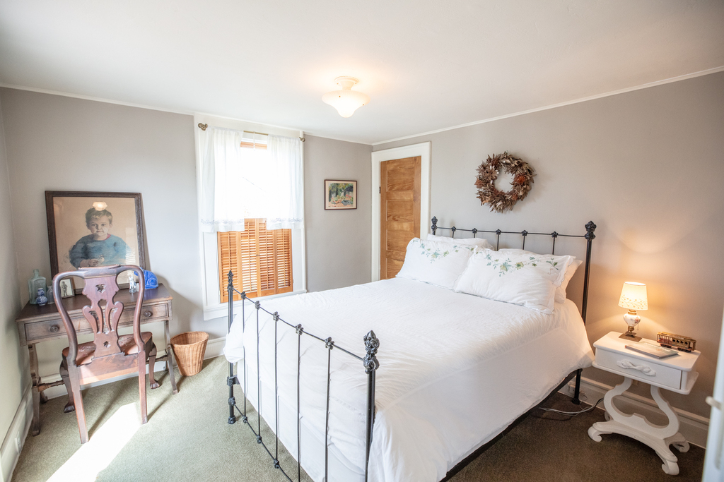 Bedroom 1 - full bed