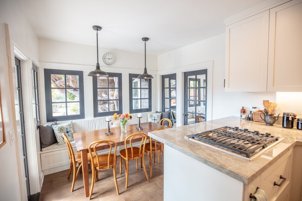 Breakfast room, opens to pool area
