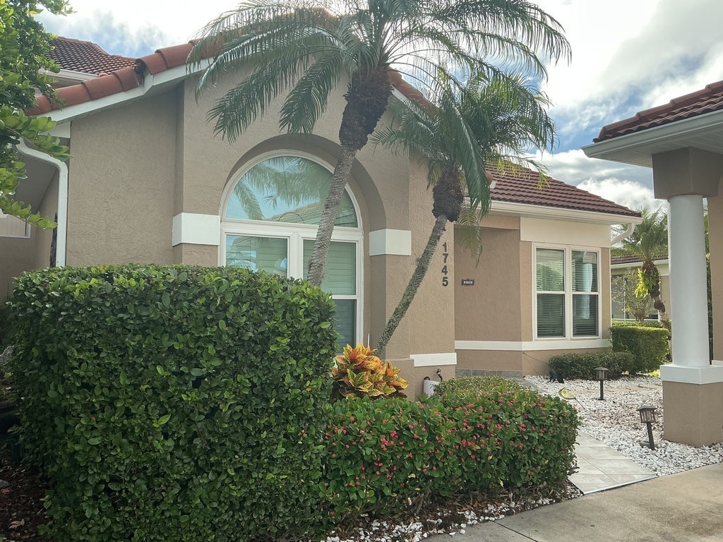 Front entrance to villa