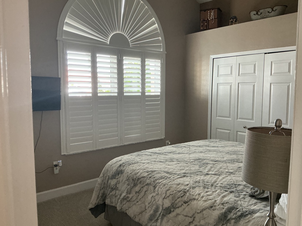 Front guest king bedroom