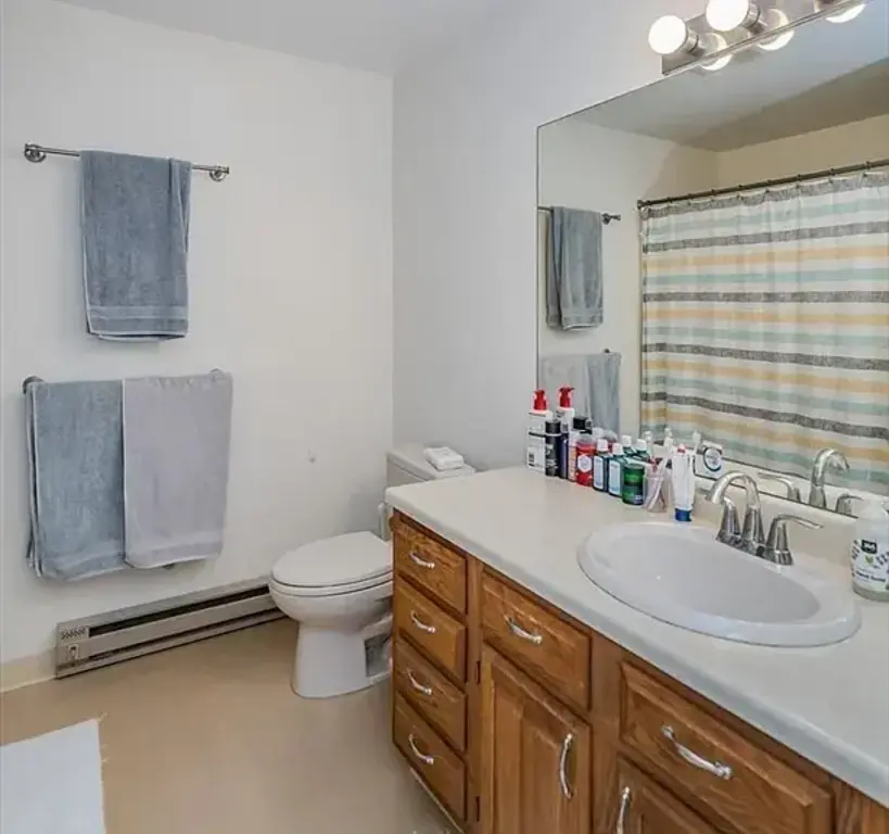 huge upstairs bathroom, with shower stall and huge closets 