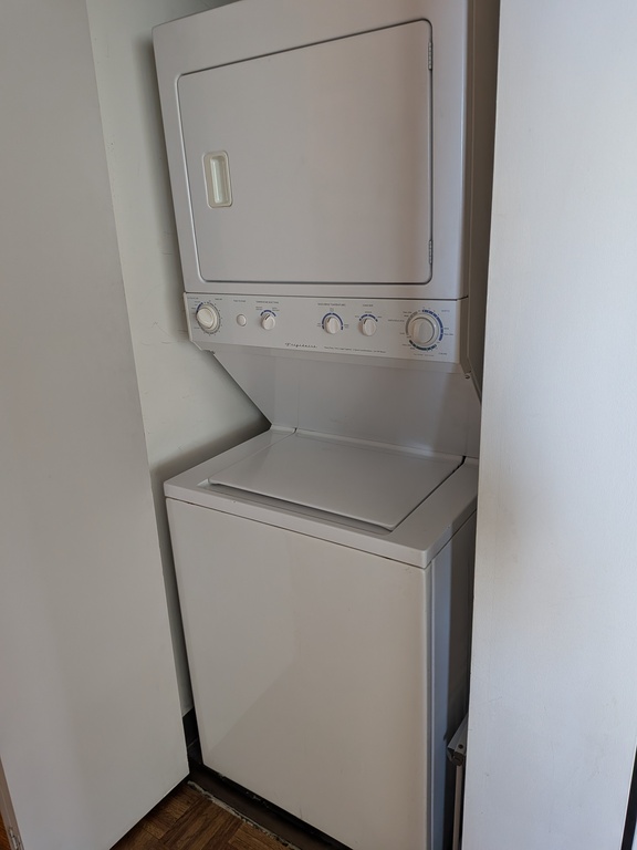 washer/dryer in apartment