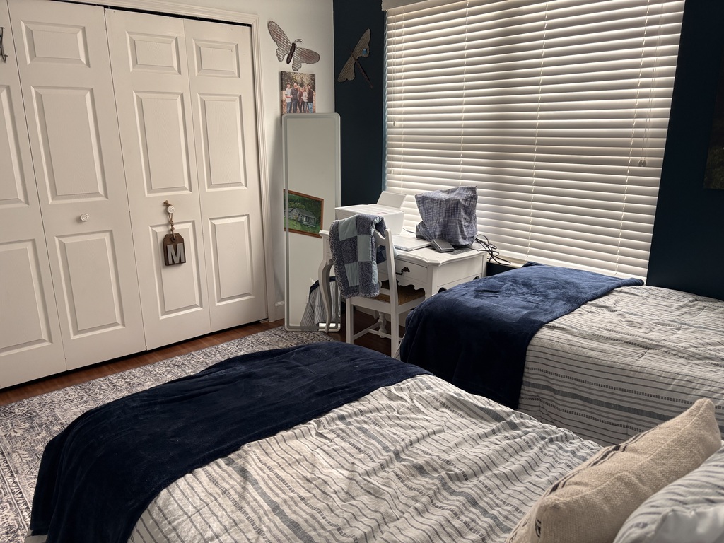 3rd bedroom twin beds.