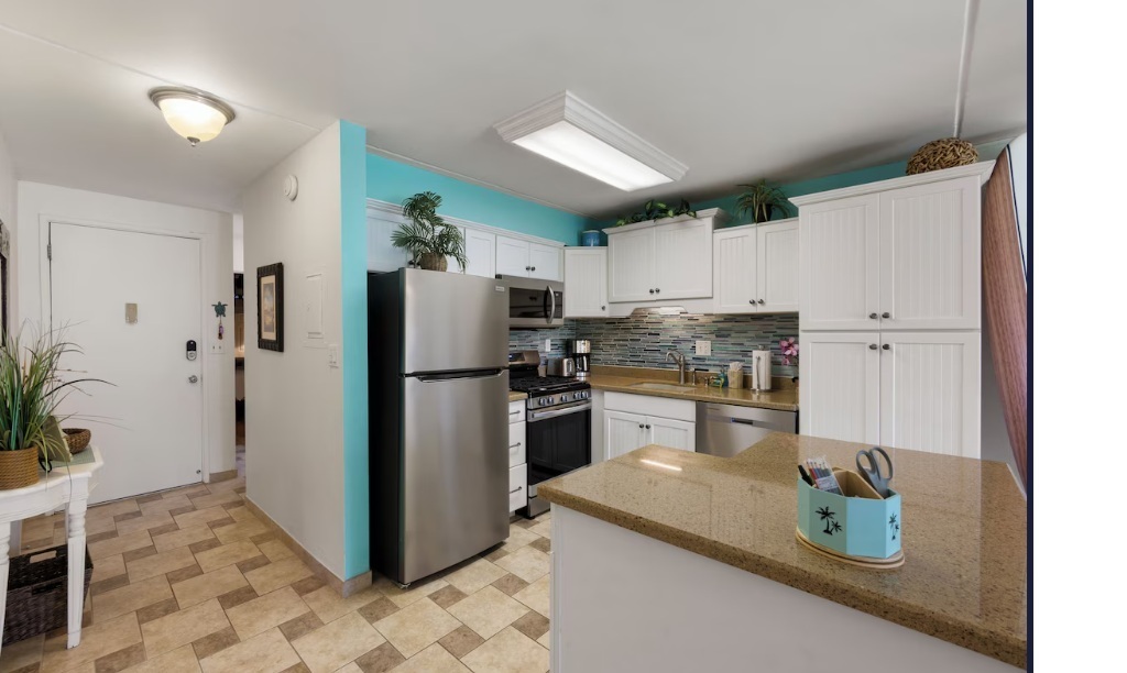 Fully stocked kitchen and entry