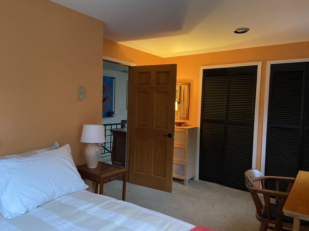 Upstairs bedroom. 