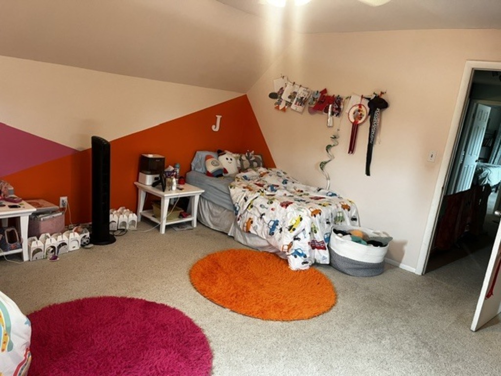 Kids' room (upstairs)