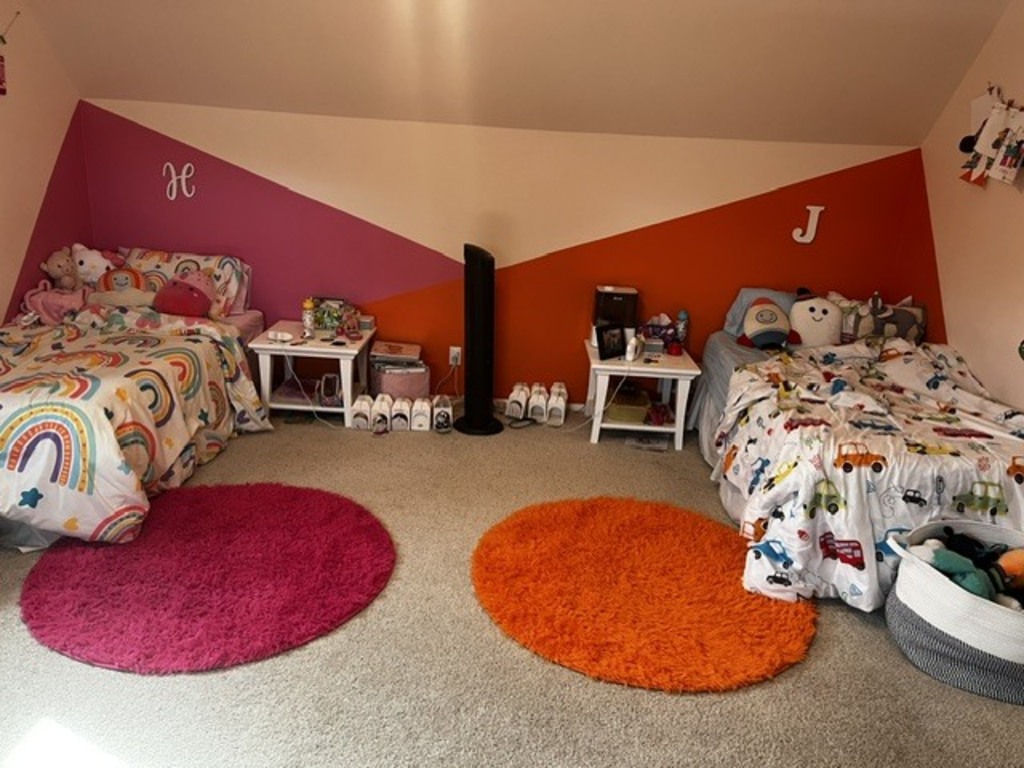 Kids' room (upstairs)