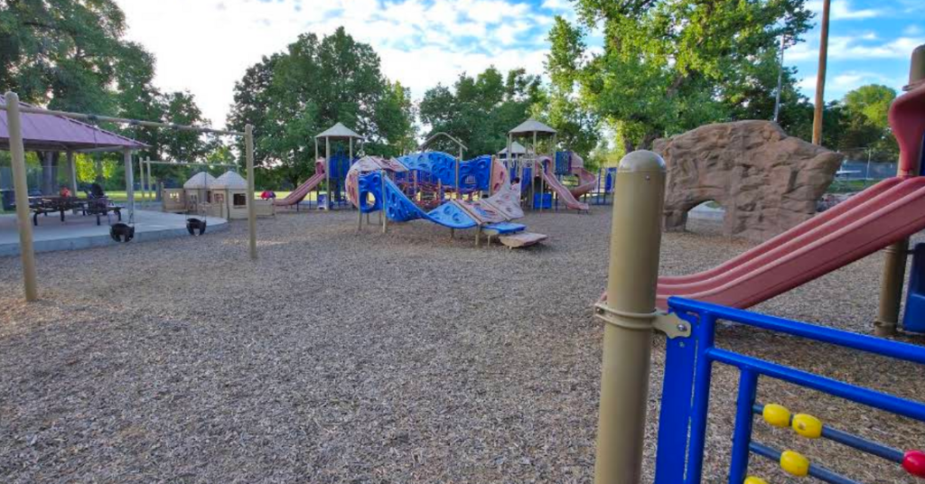 deKoevend Park playground - 10 minute walk