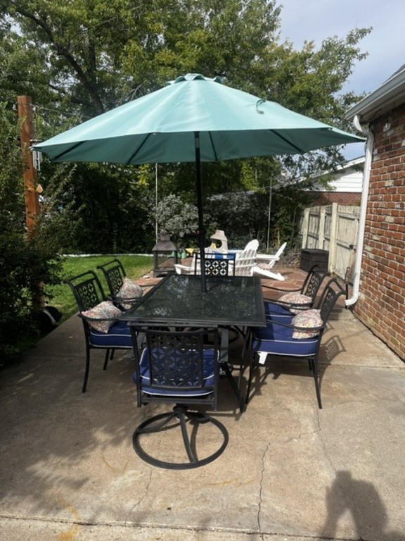 Patio table seating