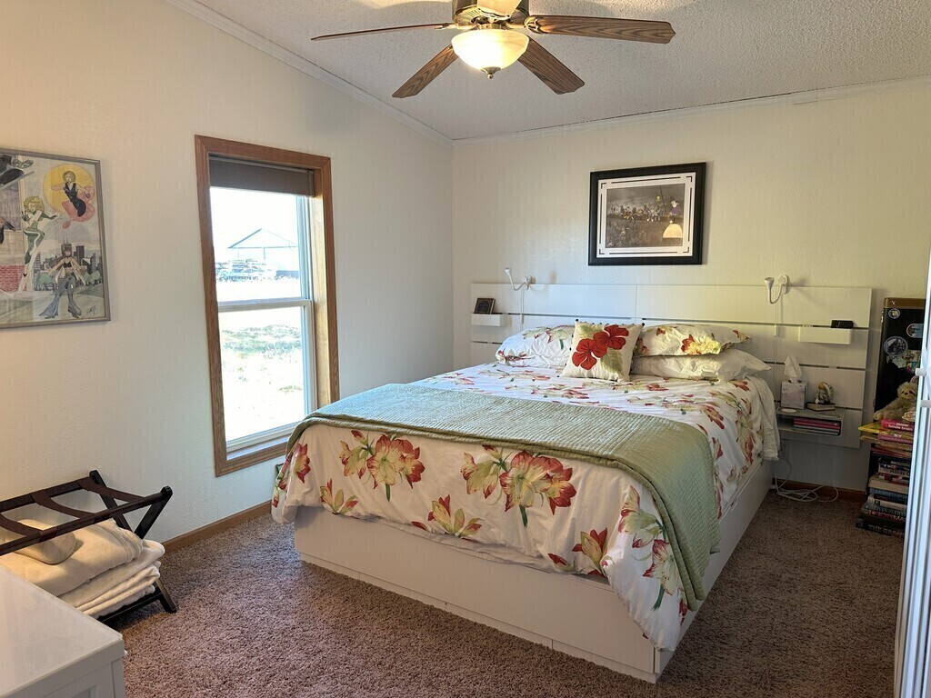 Bedroom 2 - Queen Bed