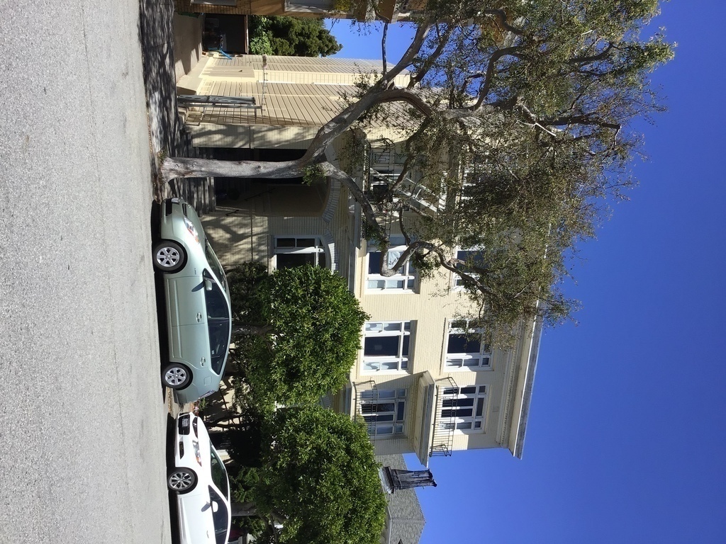 Building Exterior, middle floor 