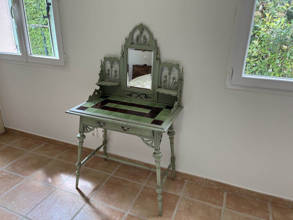 Master Bedroom on rez-de-chaussée (with private bath)