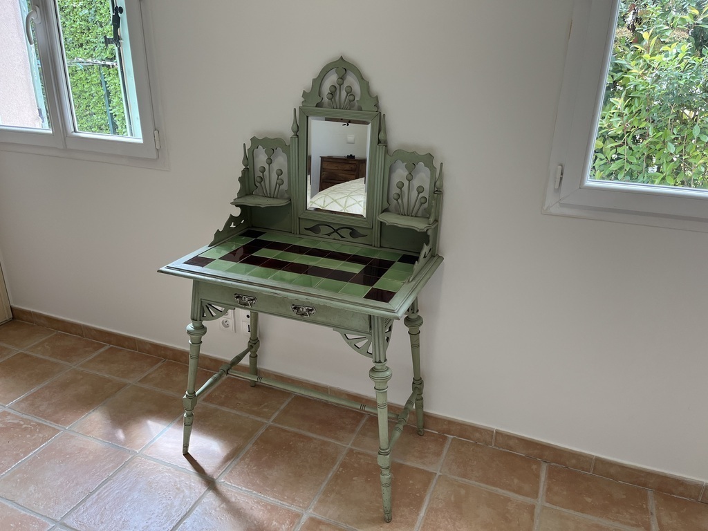 Master Bedroom on rez-de-chaussée (with private bath)