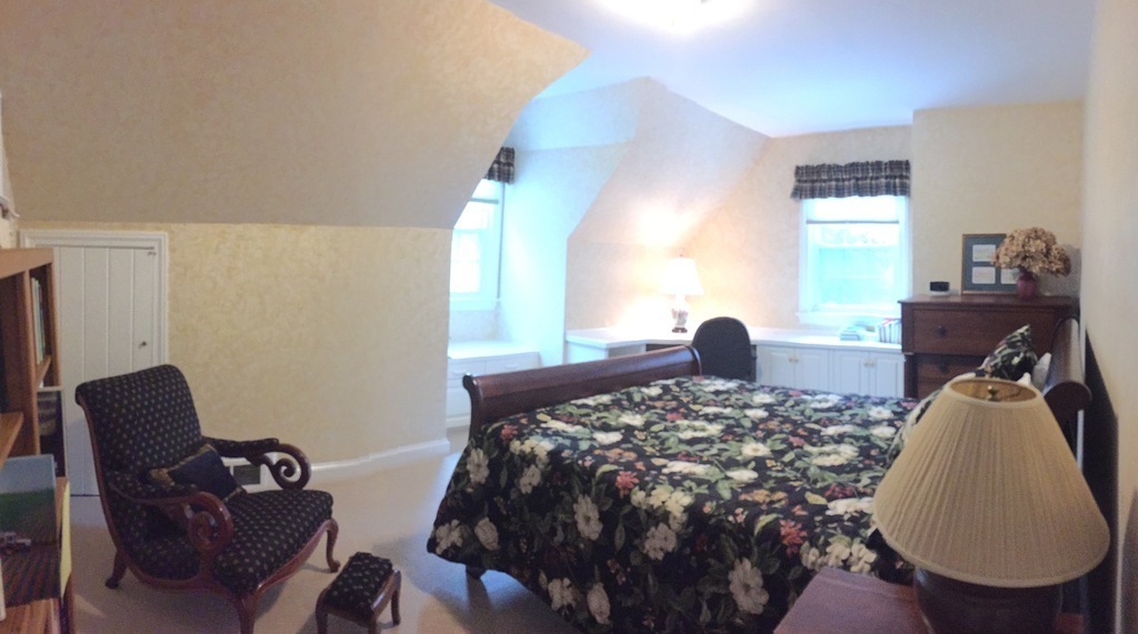 Bedroom 2 - queen bed