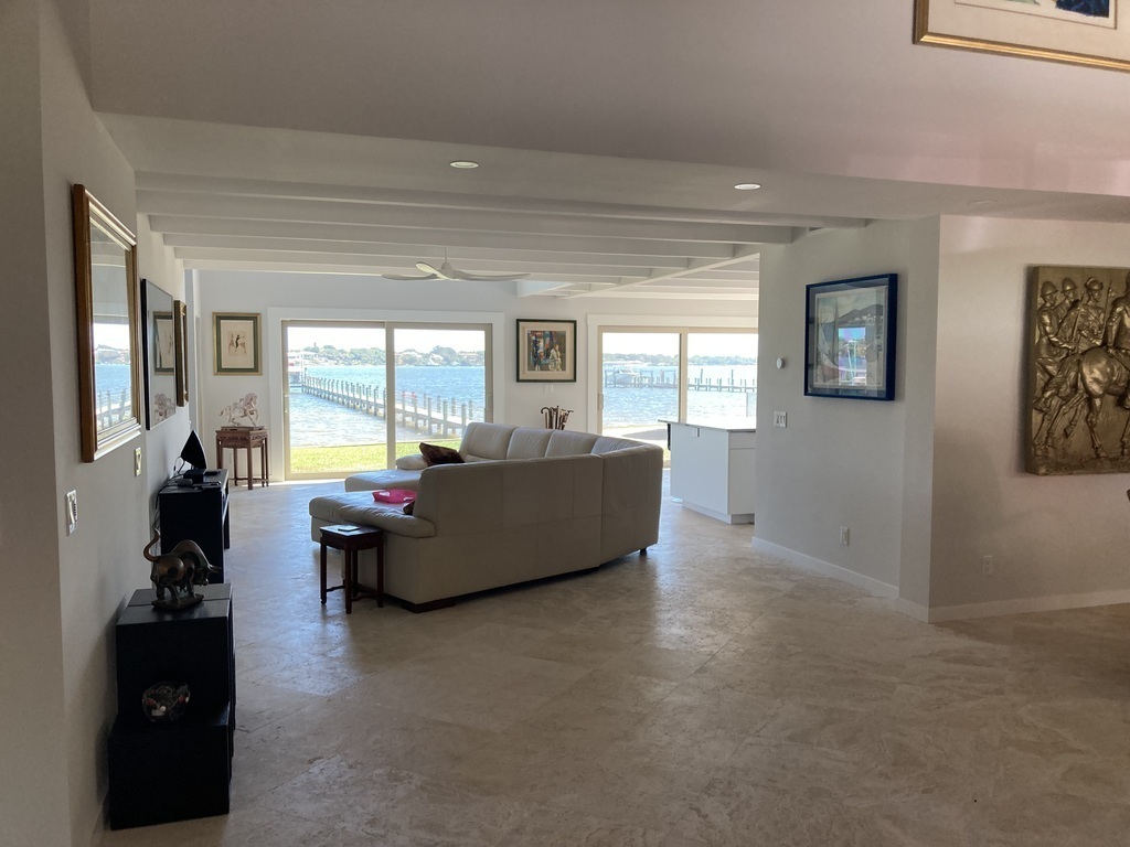 Living room/Sitting Area