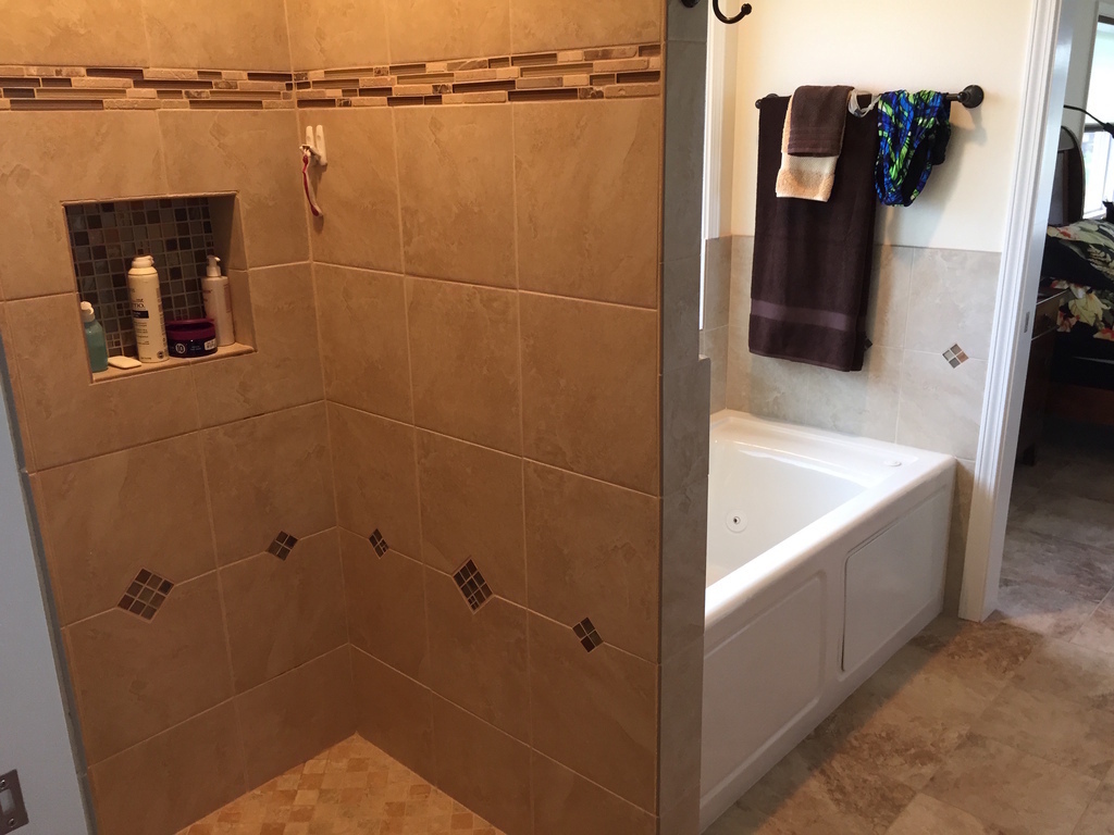 Master bathroom - Tiled shower and jacuzzi tub
