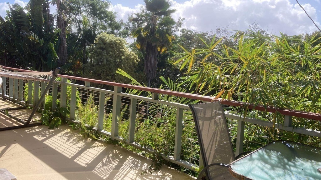 downstairs lanai with small dining table