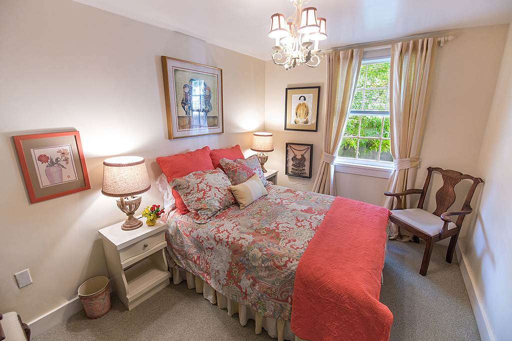 Downstairs Double Bedroom - New Orleans