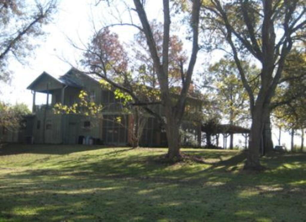exterior view country home