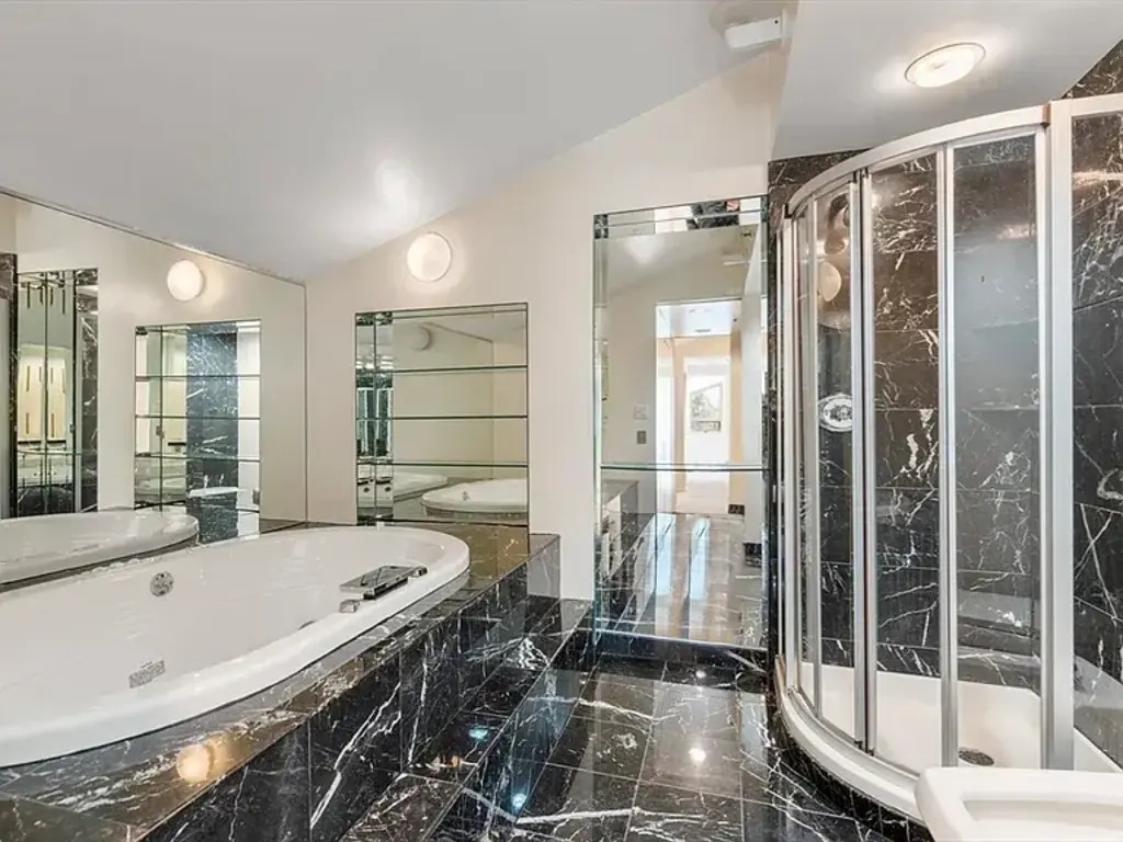 Third bathroom in the loft