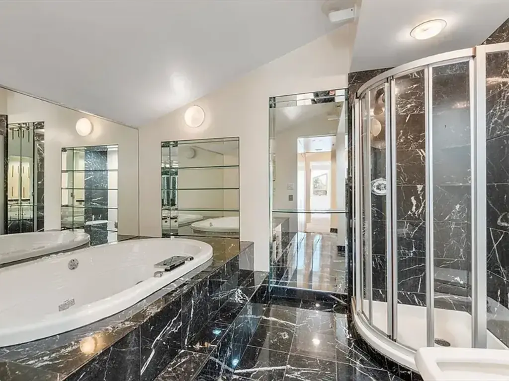 Third bathroom in the loft