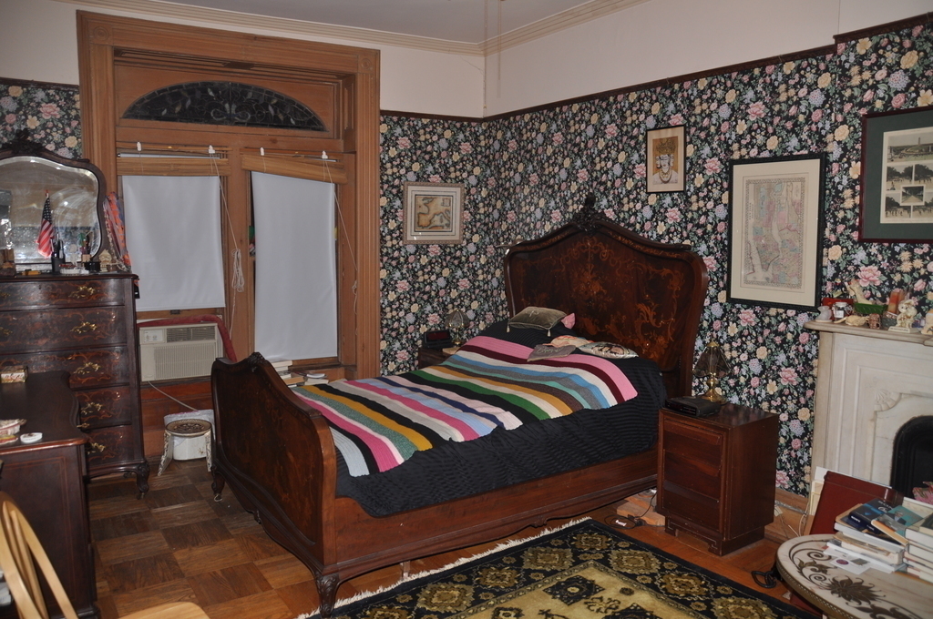 main bedroom, with double bed, third floor