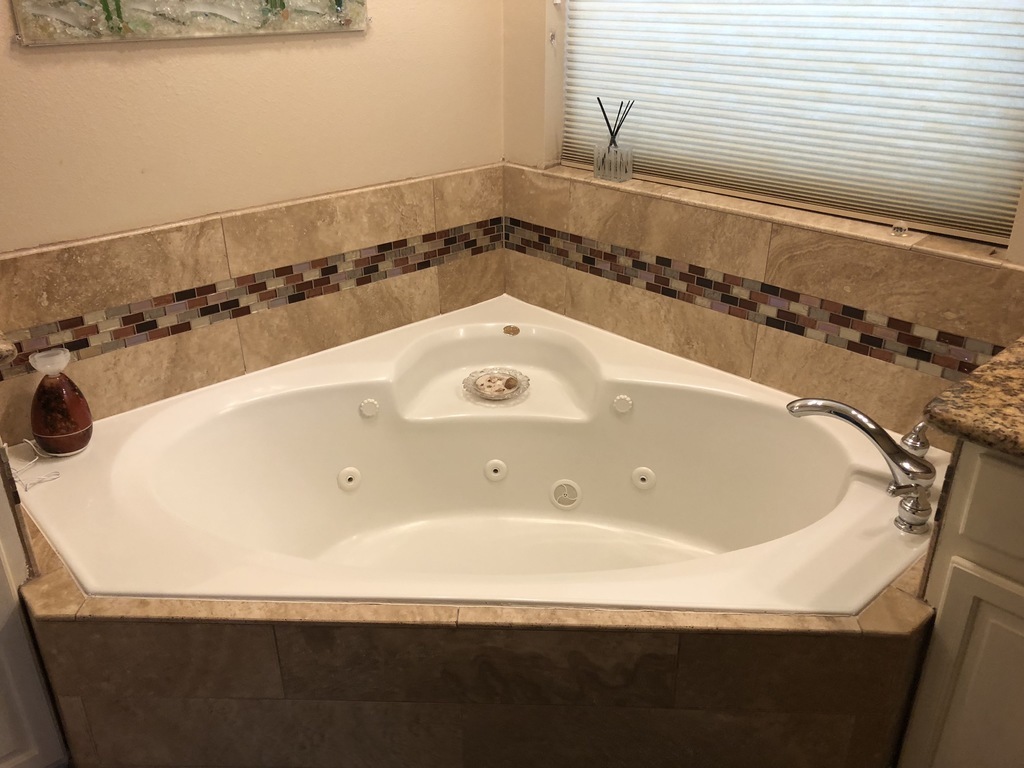 Jacuzzi Tub Master Bath, plus bidet