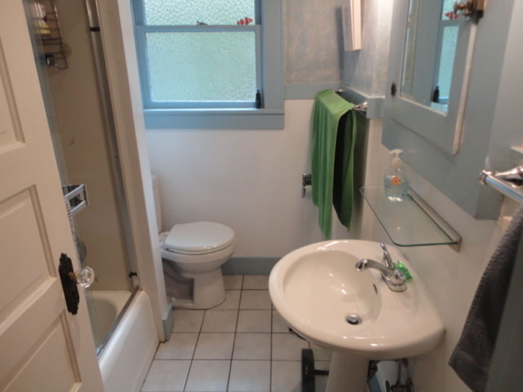 Main floor bath room