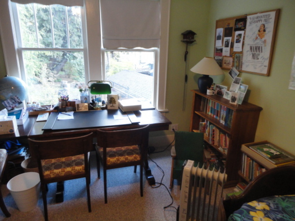 There is a desk in this bedroom as well