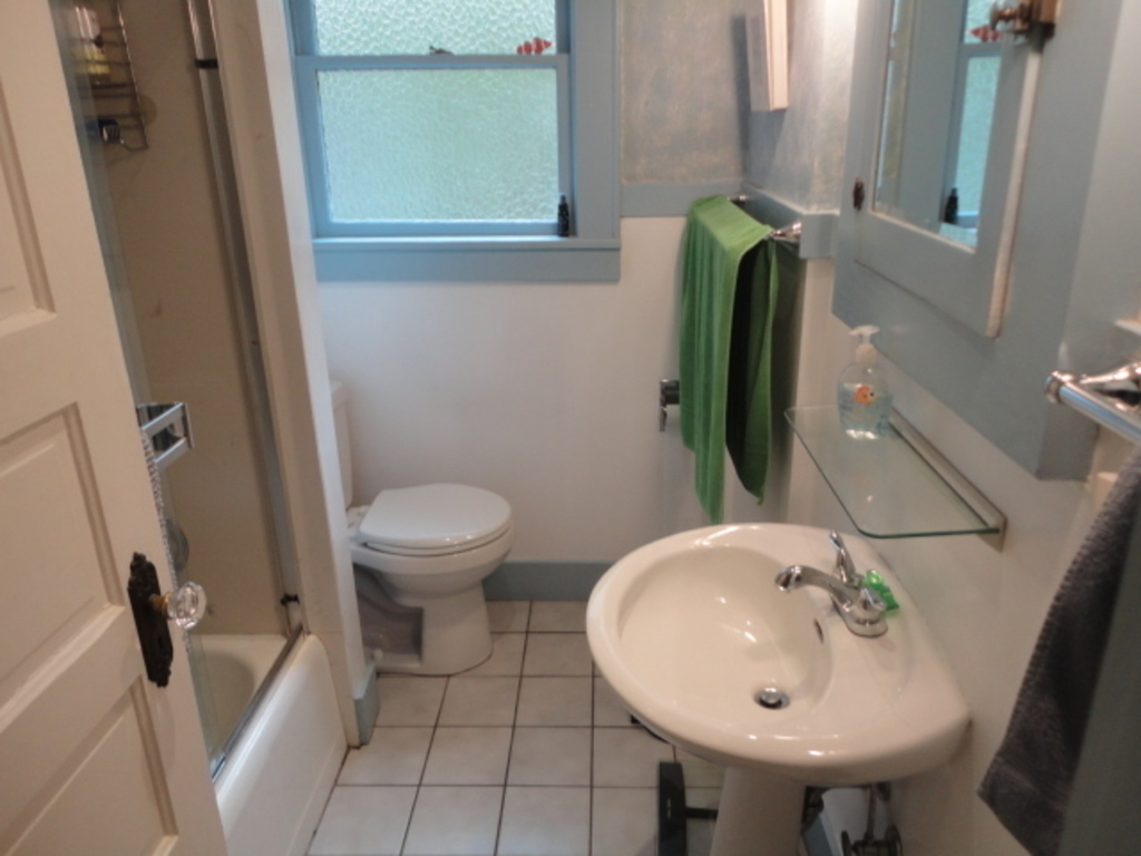 Main floor bath room