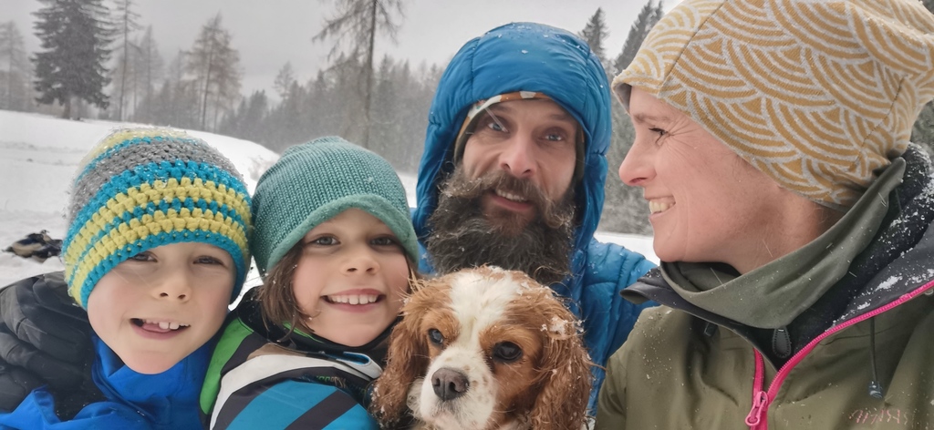 we 4, desy the dog do NOT live with us