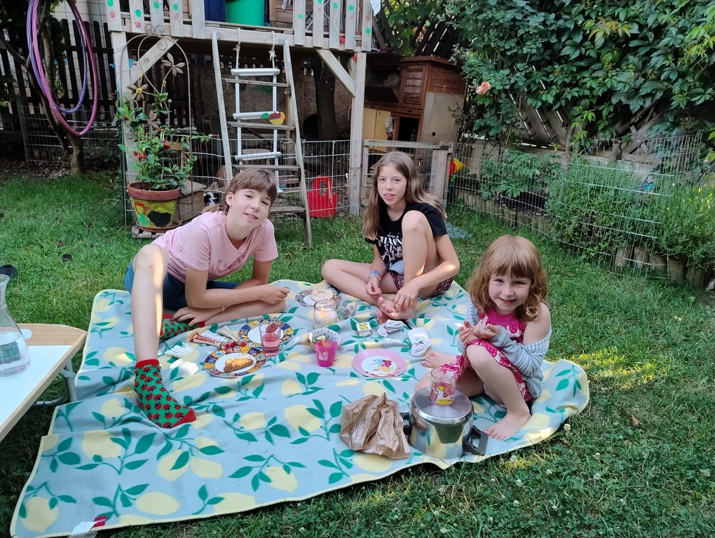 picnic in the garden 