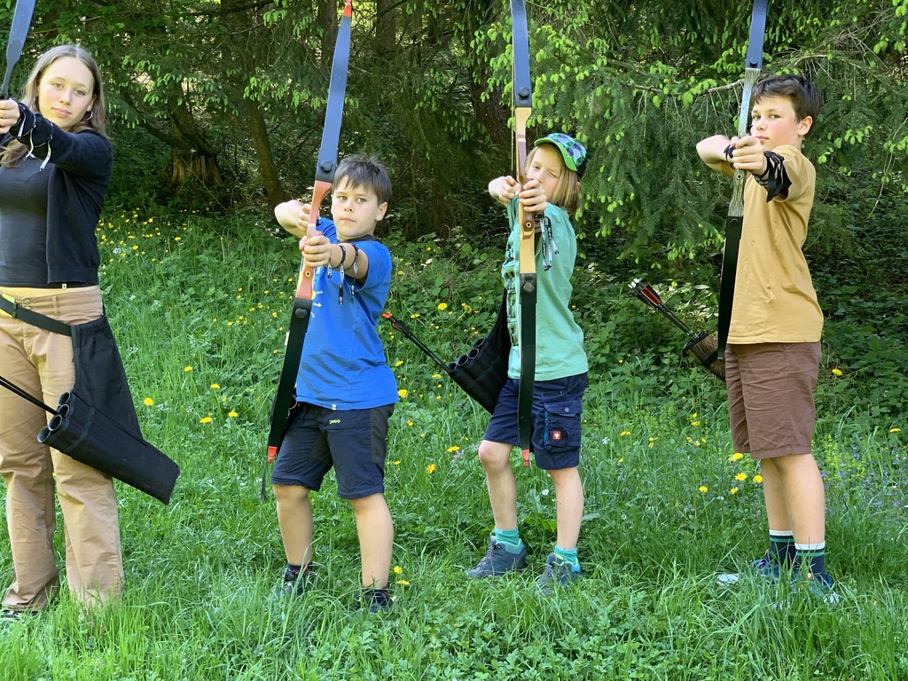 Bogen schiessen in der Natur 