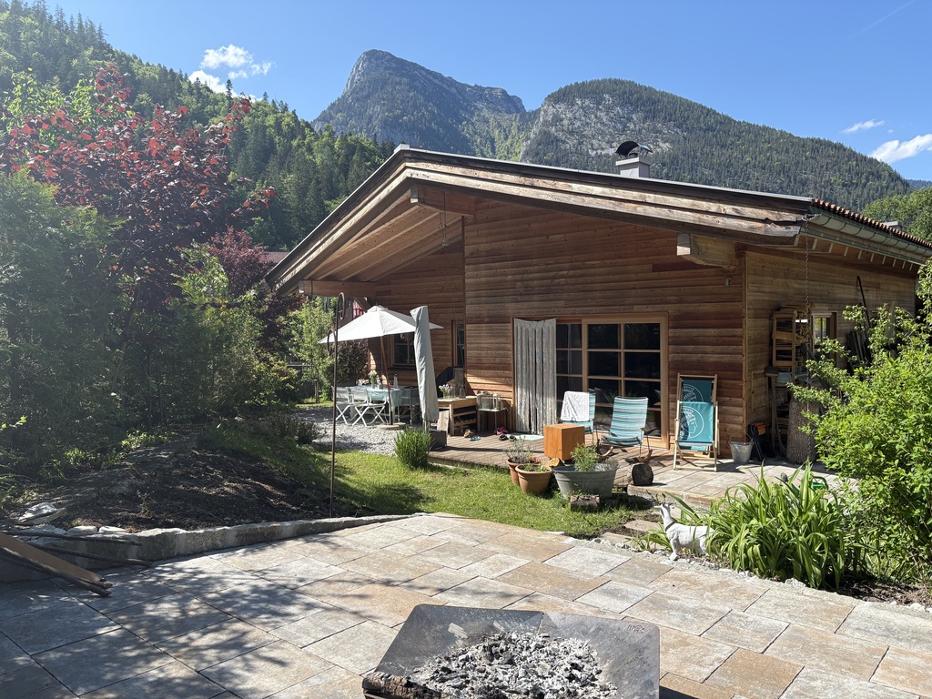 Der Garten mit Feuerstelle