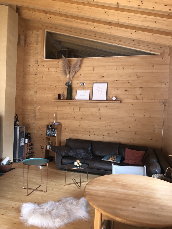 Blick ins Wohnzimmer 