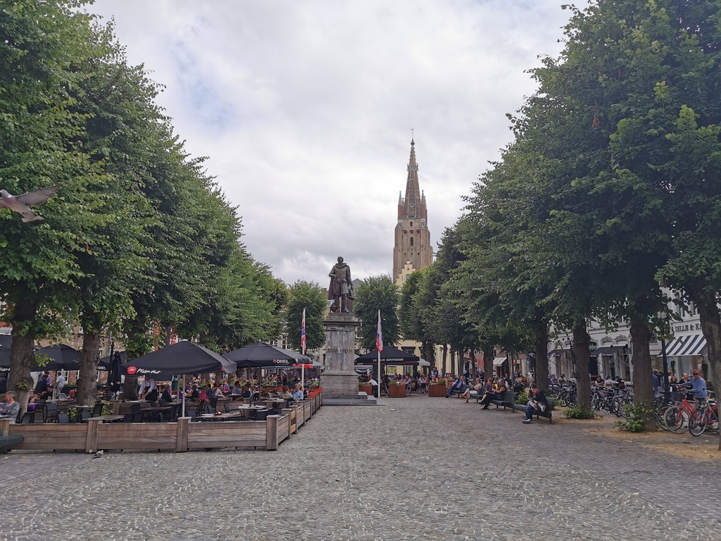   Because we live so close to the city, we like to go for a drink or dinner. Bruges has many pleasant squares and alleys.