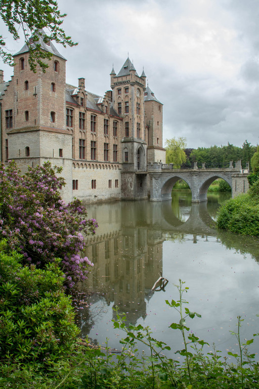 The Kasteelbossen are located southwest of Bruges. This forest cluster is the largest green lung in this urban environment.