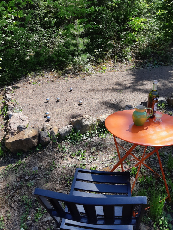 Terrain de pétanque sur le terrain