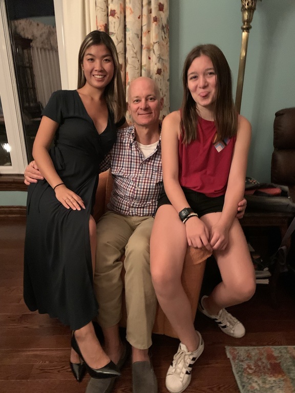 Daddy and his girls (2021)