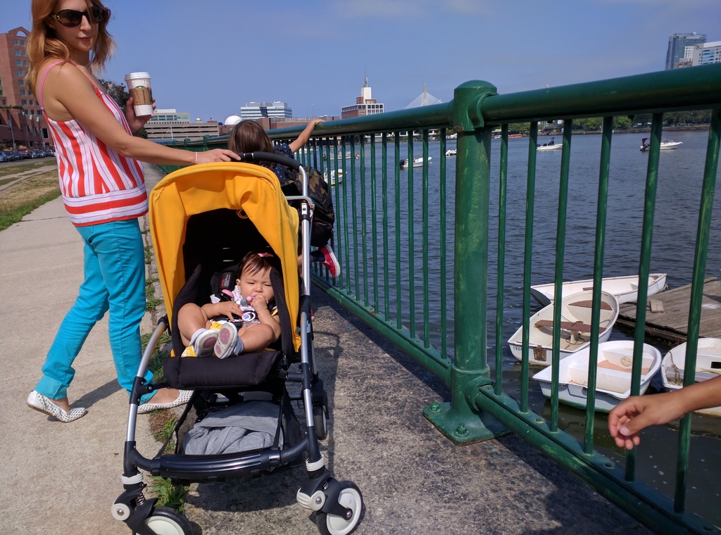 Valérie, walking in Boston