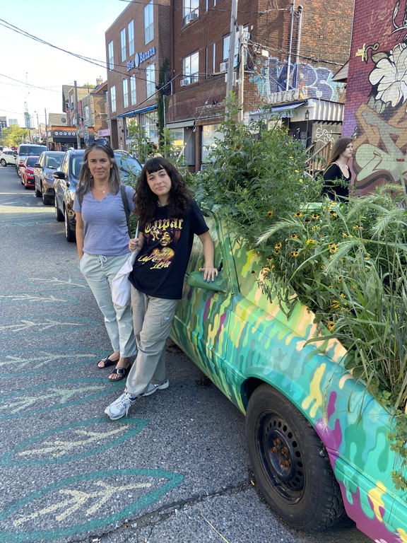 Mother an daughter in Toronto
