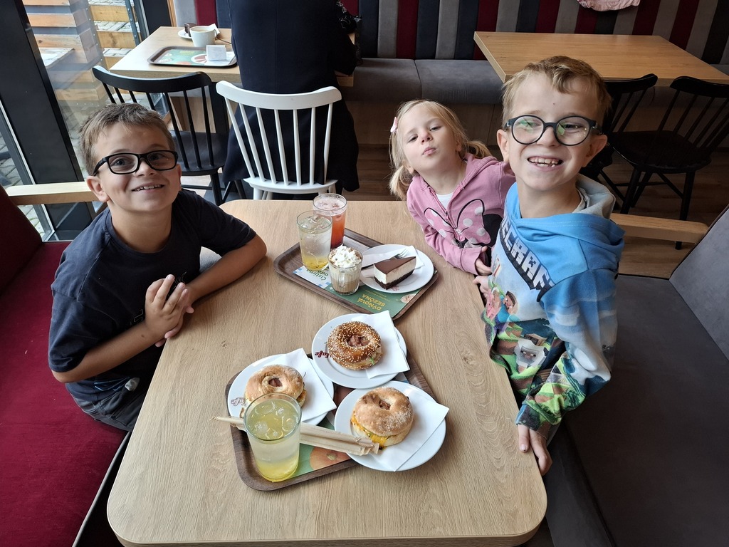 On a nice family rande-vouz in Pilsen café 15 minutes from our house.