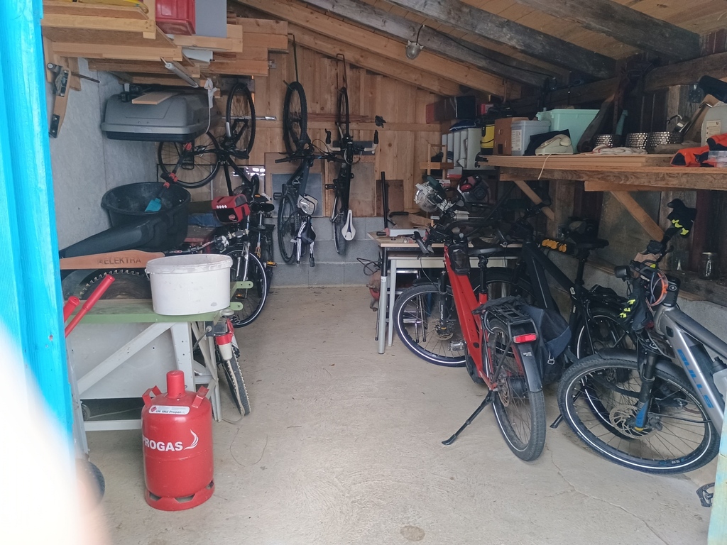 Bicycle garage