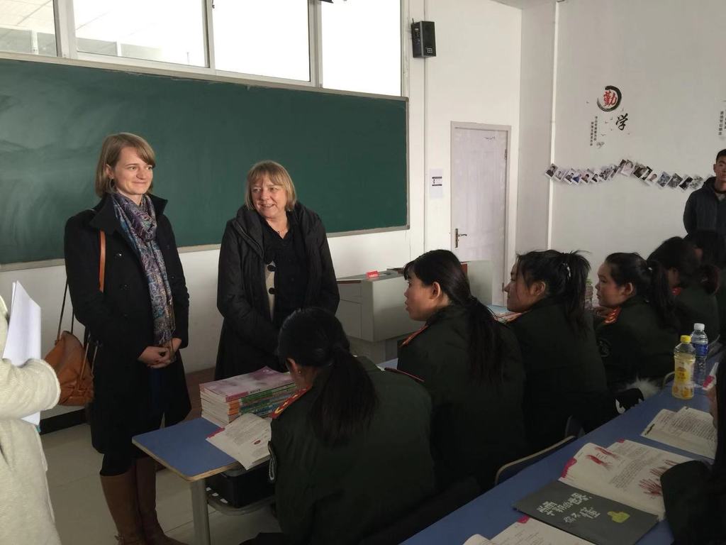 Sabine besucht Krankenpflegeschule in China