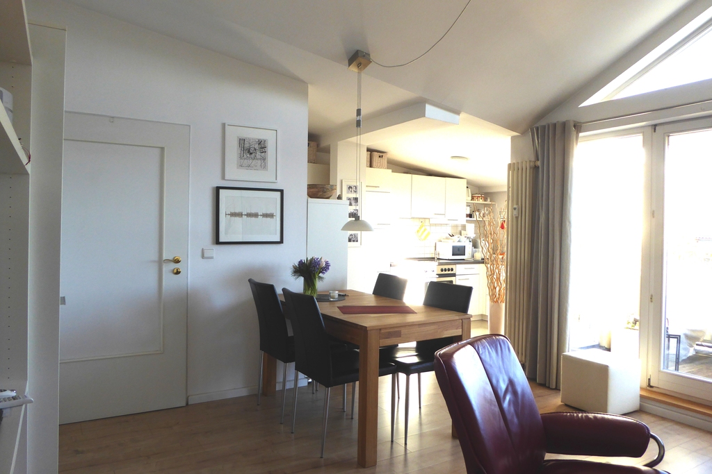 Eating place and kitchen