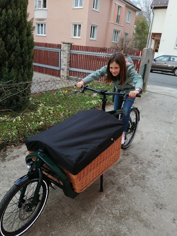 You may use our e-cargo-bike for the real car-free vacation feeling :-)