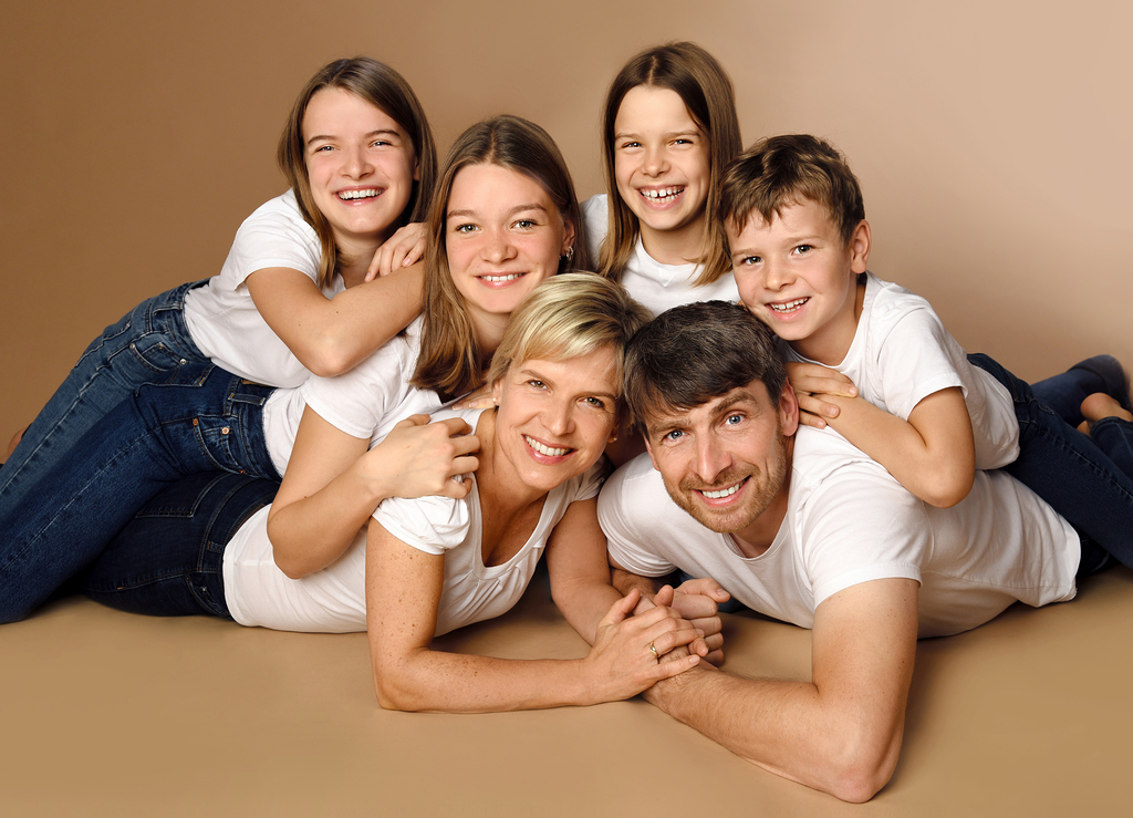 big family - the 6 of us