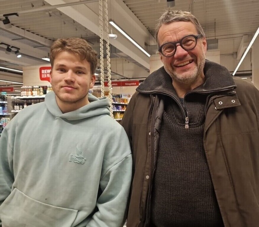 Enno and  Jörg like to go shopping.
