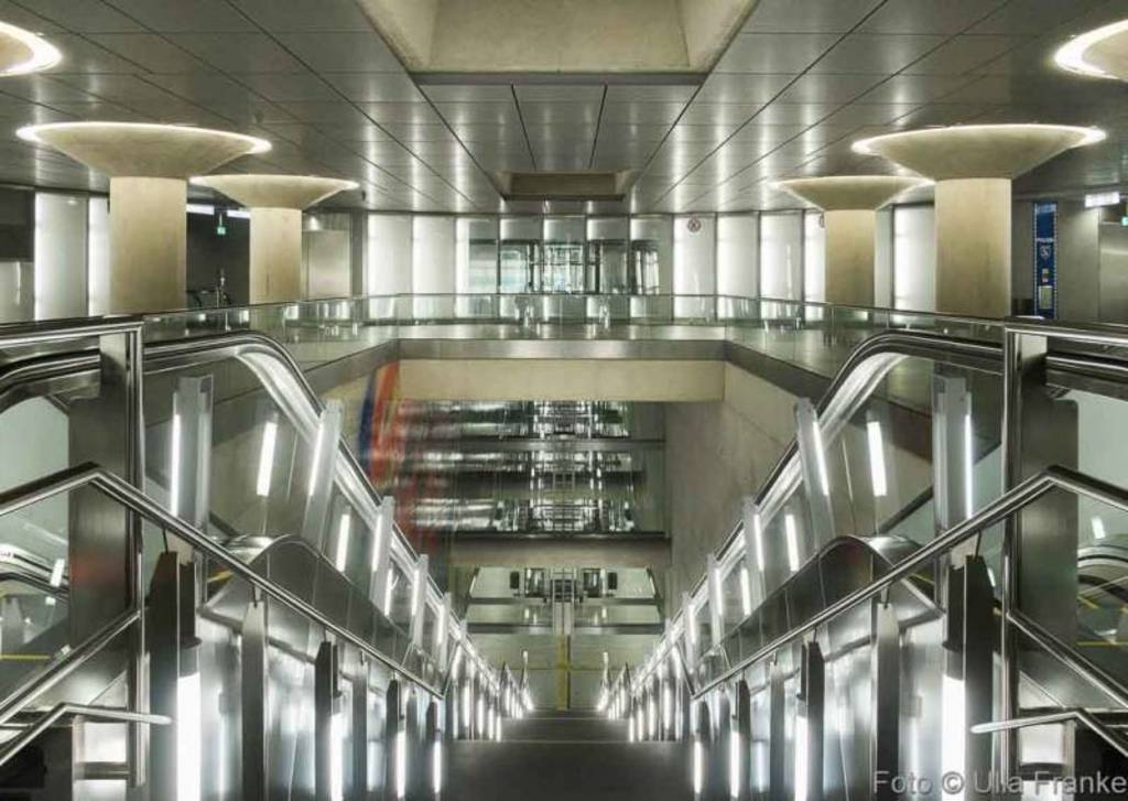 ...or U-Bahn 17, dir. "Rodenkirchen" till Haltestelle Clodwigplatz...