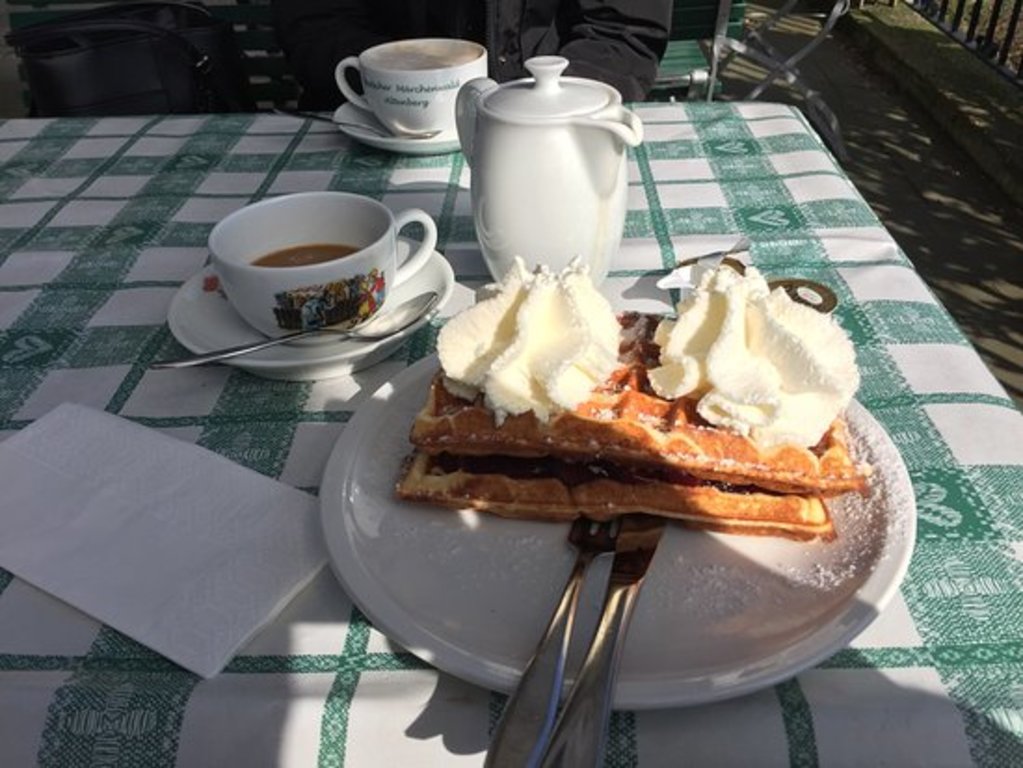 And in the end: A pot of coffee and waffle with cream and hot cherries - no question.